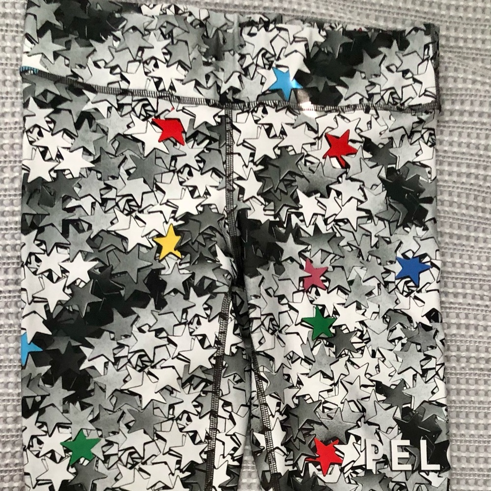 SOLD - Peloton Terez star Capris 🦄